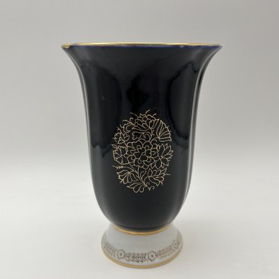 купить Ваза для цветов кобальтового оттенка со стилизованным цветочным узором, фарфор, крытье, деколь, золочение, Ленинградский фарфоровый завод (ЛФЗ), СССР, 1970-1986 гг.