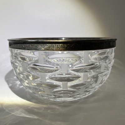 купить Ваза (конфетница, салатник) с металлическим ободком, украшенным растительным декором, стекло, мельхиор, СССР, 1970-1990 гг.