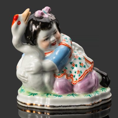 купить Статуэтка "Девочка с гусем", фарфор, роспись, золочение, Китай, 1950-1960 гг.