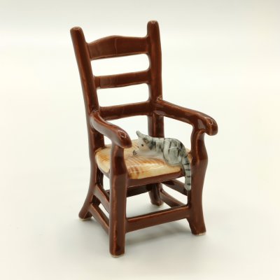 купить Статуэтка "Котенок на стуле", фарфор, роспись, Lefard (Лефард), Китай, 2000-2020 гг.