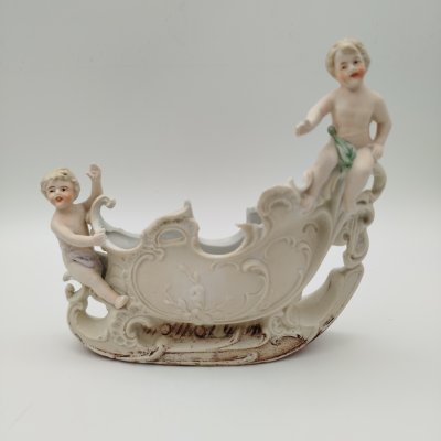 купить Салфетница (кашпо миниатюрное) "Путти на санях", бисквит, Западная Европа, 1960-1970 гг.
