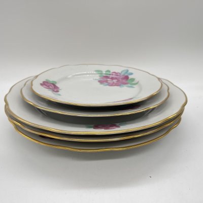 купить Набор из 3 обеденных и 2 десертных тарелок с цветочным декором, фарфор, деколь, золочение, Дулевский фарфоровый завод (Дулёво), СССР, 1970-1990 гг.