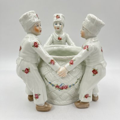 купить Ваза со скульптурной композицией "Танец", фарфор, роспись, деколь, Европа, 1990-2000 гг.