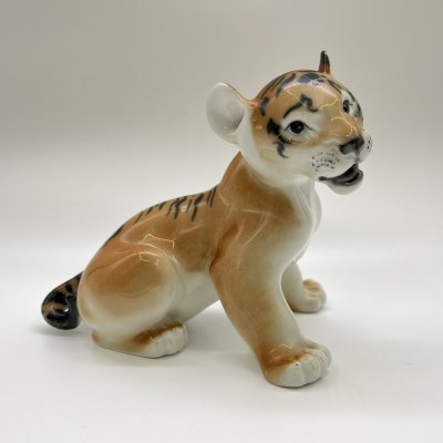 купить Статуэтка "Тигрёнок", скульптор Б. Я. Воробьев, фарфор, роспись, Ленинградский фарфоровый завод (ЛФЗ), СССР, 1970-1990 гг.