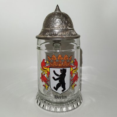 купить Кружка пивная с крышкой "Berlin", украшенная геральдическим символом города, стекло, сплав металлов, Германия, 1970-1990 гг.