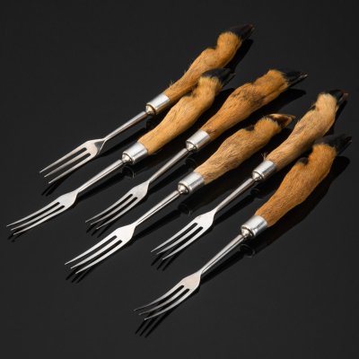 купить Набор столовых вилок для дичи (мяса) "Охота" на 6 персон, Inox, металл, (рукояти из кистевой части ног косуль), Италия, 1990-2000 гг.