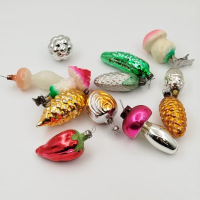 купить Набор елочных игрушек в подборе (грибы, шишки, орехи, овощи и ягоды), 12 шт., стекло, краска, металл, СССР, 1950-1970 гг.