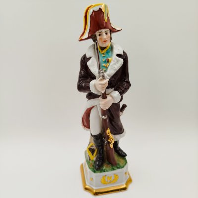 купить Статуэтка "Маршал Мишель Ней" из серии "Армия Наполеона", мануфактура Muhr (г. Шарлеруа), фарфор, роспись, золочение, Бельгия, 1960-1980 гг.