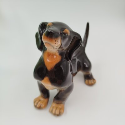 купить Статуэтка "Такса", скульптор Б.Я. Воробьев, фарфор, аэрография, Ленинградский фарфоровый завод (ЛФЗ), Россия, 1991-2005 гг.