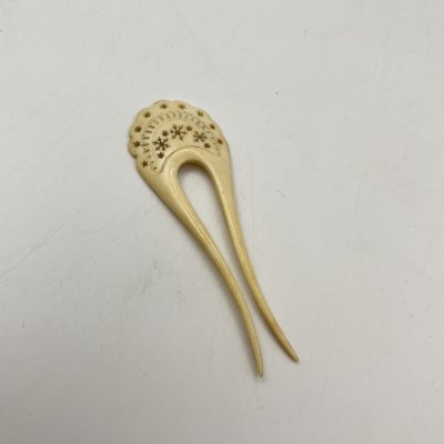 купить Шпилька для волос с резным орнаментом, кость, резьба, Варнавинская резная кость, Российская Федерация, 1990-2010 гг.