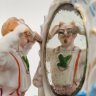 Купить Статуэтка "Мужской утренний туалет", бисквит, роспись, золочение, зеркало, Западная Европа, 1960-1980 гг.