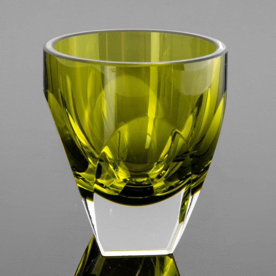 Стопка жёлто-зелёного цвета, автор формы Яновская Е.В, стекло ...