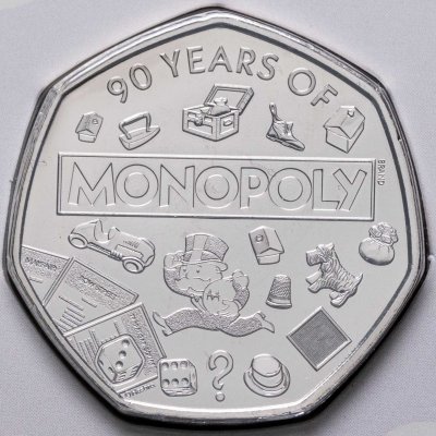 купить Великобритания 50 пенсов 2025 "90-летие игры Монополия - предметы игры, надпись Монополия поверх" в буклете