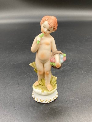 купить Статуэтка "Мальчик с розой", бисквит, роспись, Европа, 1970-1990 гг.