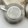 Купить Набор из трех кофейных чашек с орнаментальным декором на подносе с дарственной надписью, мНЦ (медь-никель-цинк), золочение, Мстерская художественная фабрика  «Ювелир», СССР, 1980 г.