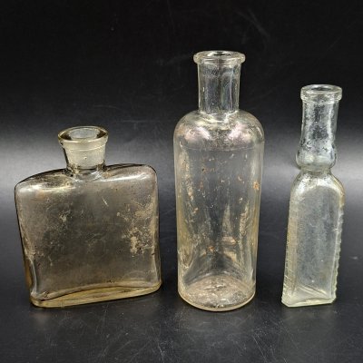 купить Набор из трех бесцветных флаконов различных форм, стекло, Россия, 1900-1940 гг.