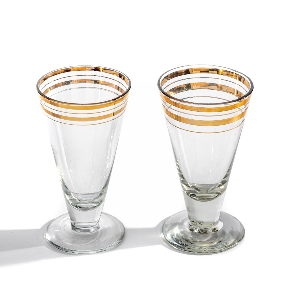 Хрустальные стопки алмазная грань. Набор царское село и две стопки. Рюмки никанора купить. Бокал две половинки. 2 рюмки.