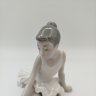 Купить Статуэтка "Сидящая балерина", скульптор Vicente Martínez, фарфор, роспись, NAO Porcelain, Испания, 1970-1990 гг.