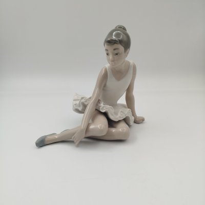купить Статуэтка "Сидящая балерина", скульптор Vicente Martínez, фарфор, роспись, NAO Porcelain, Испания, 1970-1990 гг.