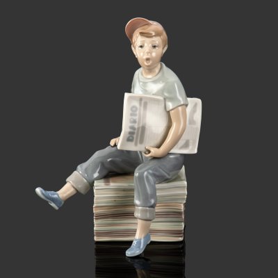 купить Статуэтка "Мальчик-разносчик газет ", скульптор Vicente Martinez, фарфор, роспись, NAO Porcelain, Испания, 1970-1980 гг.