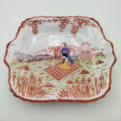 купить Блюдо квадратной формы, украшенное изображением японского пейзажа, фарфор, деколь, роспись, Victoria, Чехословакия, 1918-1939 гг.