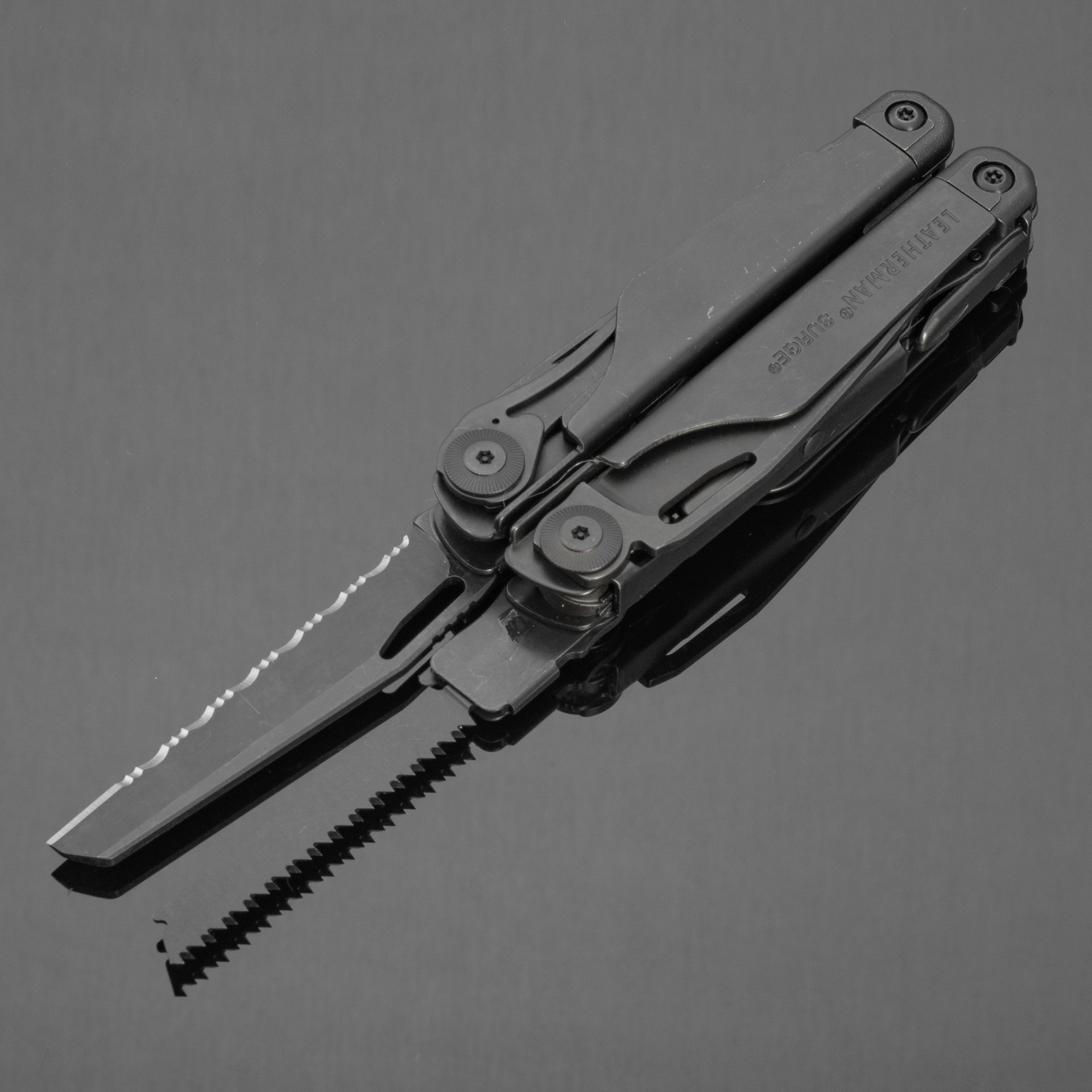 Мультитул Leatherman SURGE black, чехол нейлон Molle стоимостью 25402 руб.