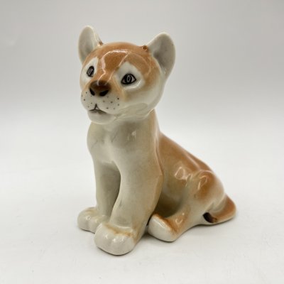 купить Статуэтка "Львенок сидящий", скульптор Воробьев Б.Я., фарфор, аэрография, роспись, Ленинградский фарфоровый завод (ЛФЗ), СССР, 1970-1990 гг.