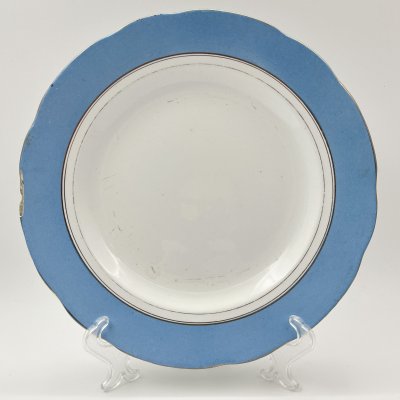 купить Тарелка обеденная с голубым кантом, фаянс, крытье, золочение, Фабрика И.Е. Кузнецова на Волхове, Российская империя, 1913-1917 гг.