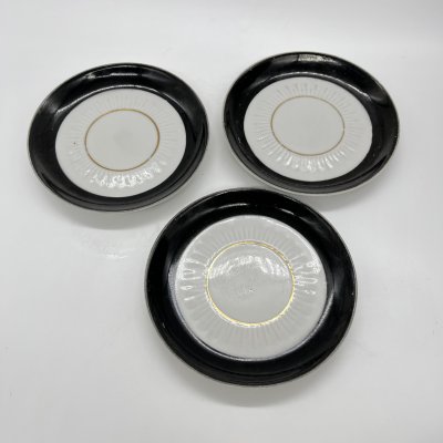 купить Набор из 3 блюдец с лаконичным декором, фарфор, деколь, золочение, Рижский фарфорово-фаянсовый завод, СССР, 1970-1980 гг.