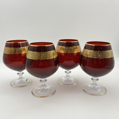 купить Набор из 4-х бокалов красного оттенка с золоченым декором на тулове, цветное стекло, стекло, золочение, Bohemia Crystal (Bohemia Glass), Чехия, 1993-2015 гг.