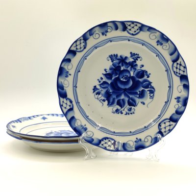 купить Набор из 3-х обеденных тарелок с цветочным декором (в подборе), росп. Шевякова, Добрынина, Родина, фарфор, роспись, Гжельский фарфоровый завод, Российская Федерация, 1991-2015 гг.