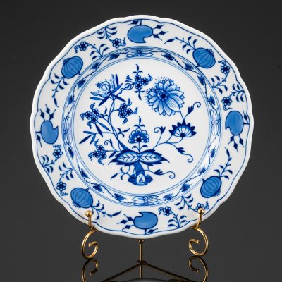 купить Тарелка обеденная "Луковый узор", фарфор, роспись, Meissen (Мейсенский фарфор), Германия, 1991 г.