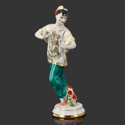 купить Статуэтка "Тао Хоа в балете "Красный мак" ("Танцующая китаянка"), скульптор О.С. Артамонова, фарфор, роспись, люстр, золочение, Дмитровский фарфоровый завод (ДФЗ Вербилки), СССР, 1954-1965 гг.