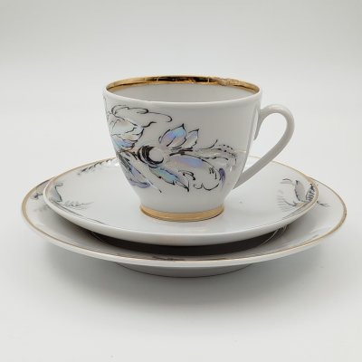 купить Трио кофейное из сервиза "Жемчужный", автор формы "Весенняя" Яковлева С.Е., автор рисунка Семенова А.Н., фарфор, люстр, деколь, золочение, Ленинградский фарфоровый завод (ЛФЗ), СССР, 1970-1991 гг.
