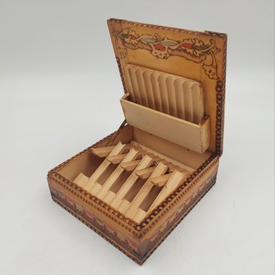 купить Сигаретница с орнаментальным декором, промкомбинат "Троян", дерево, выжигание, роспись, СССР, 1970-1990 гг.