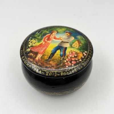 купить Шкатулка "Свидание", худ. Башкатова, г. Ростов-на-Дону, папье-маше, роспись, лак, Российская Федерация, 2012 г.