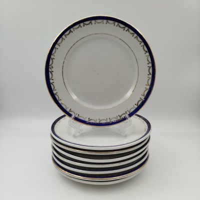 купить Набор из восьми десертных (закусочных) тарелок с орнаментальной каймой, клеймо «Новгубфарфор», фарфор, обводка, золочение, Завод «Красный фарфорист» (Чудово, Грузинская фарфорово-фаянсовая фабрика), СССР, 1923-1927 гг.