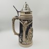 Купить Кружка пивная с крышкой, декорированная трактирной сценкой, керамика, крытье, сплав металлов, Германия, 1960-1990 гг.