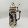 Купить Кружка пивная с крышкой, декорированная трактирной сценкой, керамика, крытье, сплав металлов, Германия, 1960-1990 гг.