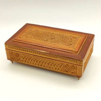 купить Шкатулка с резным ажурным декором, дерево, резьба, лак, СССР, 1970-1990 гг.