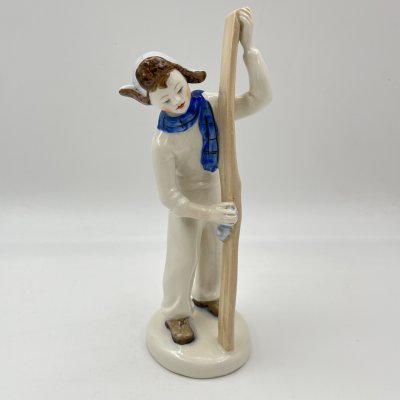 купить Статуэтка "Лыжник", скульптор Г.С. Столбова, художник Е.Н. Лупанова, фарфор, роспись надглазурная, Ленинградский фарфоровый завод (ЛФЗ), СССР, 1960-1970 гг.