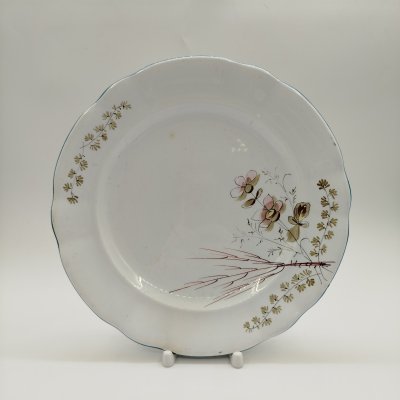 купить Тарелка столовая с растительным декором, фаянс, роспись, золочение, Фабрика И.Е. Кузнецова на Волхове, Российская империя, 1890-1913 гг.