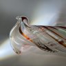 Купить Ваза с разноцветными вкраплениями, волнистым краем и витым элементом на тулове, стекло, гутная техника, СССР, 1960-1990 гг.