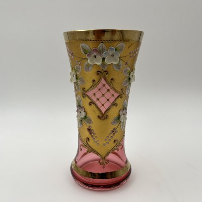 купить Миниатюрная ваза розового оттенка с лепным цветочным декором, стекло, роспись, мастика, золочение, Bohemia Crystal (Bohemia Glass), Чехословакия, 1970-1990 гг.