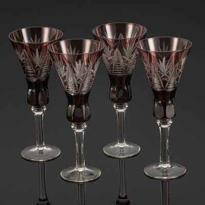 купить Набор из 4-х бокалов «Вечерний луч» марганцевого оттенка, стекло, алмазная грань, Стрыйский стекольный завод, СССР, 1960-1980 гг.