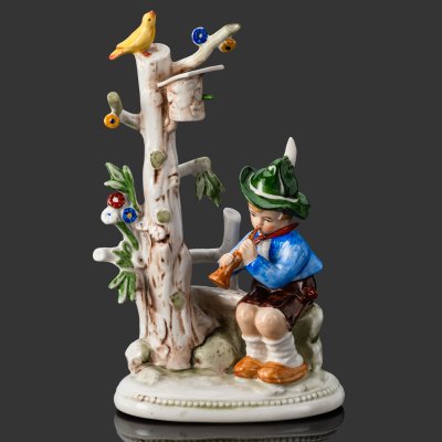 купить Статуэтка "Мальчик с дудочкой у скворечника", фарфор, роспись, Германия, 1950-1970 гг.