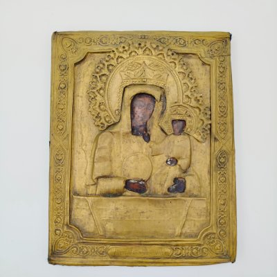 купить Икона "Образ Пресвятой Богородицы" (тип Одигитрия (Путеводительница)), дерево, темпера, латунь, Российская империя, 1890-1910 гг.