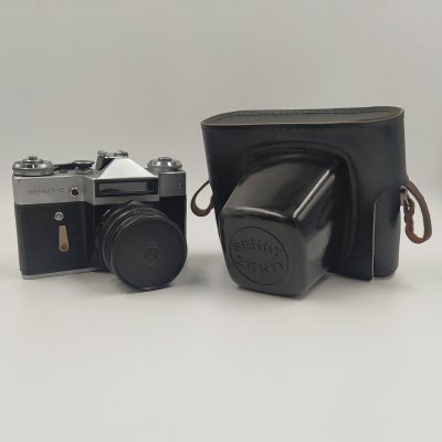 купить Фотоаппарат "Зенит-Е" с объективом "Мир-1В" в оригинальном кофре, металл, стекло, кожа, Белорусское оптико-механическое объединение (БелОМО), СССР, 1981 г.