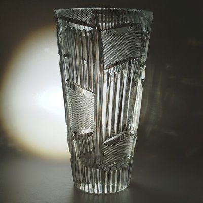 купить Ваза для цветов с резным геометрическим декором, хрусталь, алмазная грань, Завод «Красный Гигант», СССР, 1970-1990 гг.