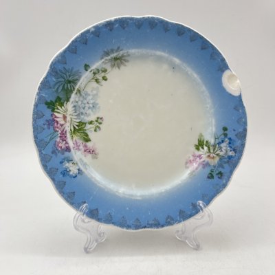 купить Блюдце голубого цвета с цветочным декором, фарфор, крытье, деколь, Фарфоровая фабрика Гарднера, Российская империя, 1910-1917 гг.